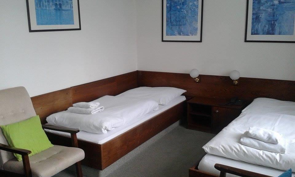 Hotel Saloon Zlin Phòng bức ảnh